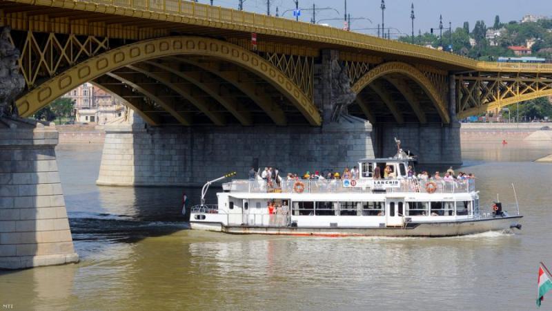 Åk kollektivtrafik via färjorna i Donau