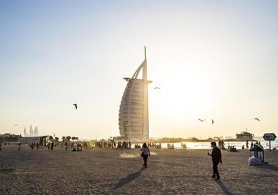 Dubai, Förenade Arabemiraten: Världens första flytande food truck 