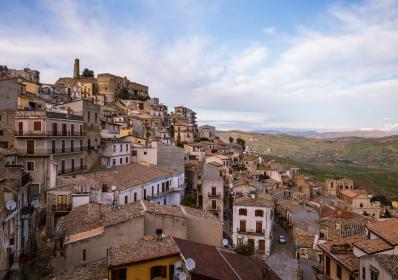 Sicilien, Italien: Siciliens kök: Varmkorv med champagne